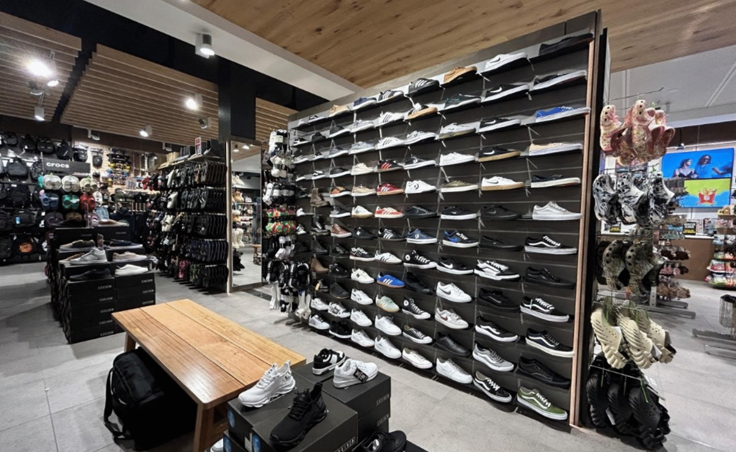 Shoe display shelf
